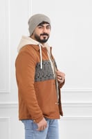 جاكت رجالي شتوي بأزرار معدنية وقبعة بلون مختلف وتط...
