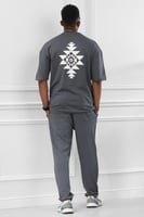 طقم رجالي صيفي كاجوال اوفر سايز مكون من تيشرت و بن...