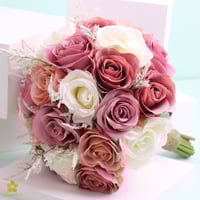 مسكة عروس ورد صناعي M1175