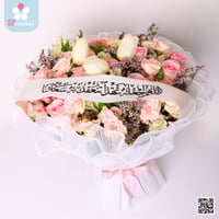 باقة ورد وردية مع الشريطة NF094