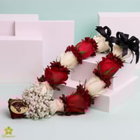 قلادة ورد طبيعي أحمر وأبيض مع كتابة الأسم Q014