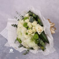 بوكيه روز ابيض طبيعي مع التغليف NF019