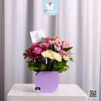 باقة ورد طبيعي بقاعدة اكليرك NF084