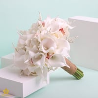 مسكة عروس ورد صناعي M1193