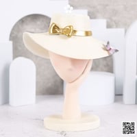 تحفة انيقة شكل بنت مع قبعة فراشة سكري