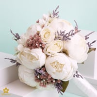 مسكة عروس ورد صناعي M1180