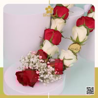 قلادة بالورد الطبيعي مع الاسم Q032