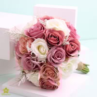 مسكة عروس ورد صناعي M1175