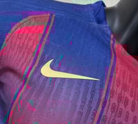 تيشيرت برشلونة الاساسي نسخة الجماهير 2025-2026