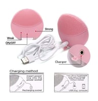 جهاز تنظيف وتقشير البشرة وردي