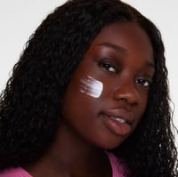 برايمر هايدرو هيرو للوجه من ايسنس