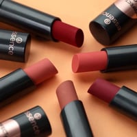 أحمر شفاه بيرفكت مطفي 03 Seasons Of Love من ايسنس