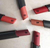 أحمر شفاه بيرفكت مطفي 05 Time Warp من ايسنس