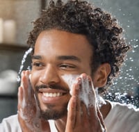 غسول جل لتفتيح البشرة من اكيور - 118 مل