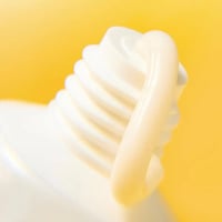 كريم تفتيح البشرة والبقع الداكنة وتقليل المسام من...