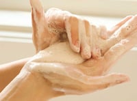 رغوة أمبول مدغشقر سينتيلا لتنظيف البشرة من سكين100...