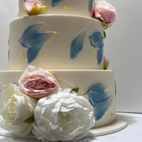 مجسم كيك ٣ ادوار ازرق