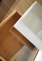 علب معجنات بنافذه شفاف و مقسم صوص