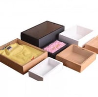 علب ورقيه مربعه بغطاء شفاف منفصل