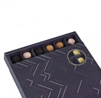 بوكس حلويات فاخره مقسم 48 كحلي