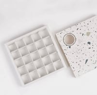 علب حلويات مقسم 25 بغطاء سحاب