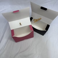 شنطه ورقيه بمسكة