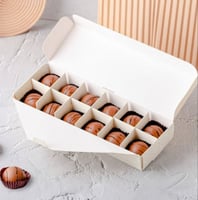 بوكس حلويات مقسم 12