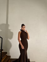 فستان الزمرد البني