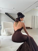 فستان الزمرد البني