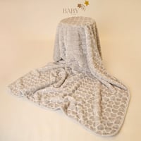 بطانية أطفال مزينة بالقلوب | دافئة ومليئة بالحب