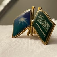 بروش علم بشعار ارامكو والسعودية