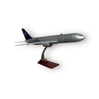 مجسم طائرة الخطوط السعودية بشعار sky team