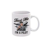 كوب الطيار مع عبارة Trust Me I'm a Pilot