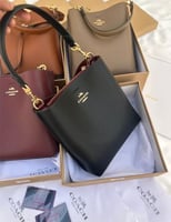 أسود