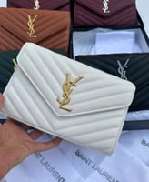 أبيض