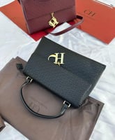 أسود