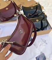 برغندي شعار فضي