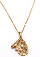 تعليقة مطلية بالذهب