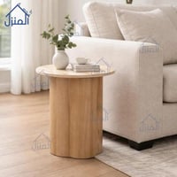 طاولة جانبية بتصميم خشبي دائري ولمسة طبيعية