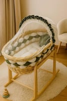 سلة موسى اخضر مع حامل هزاز خشبي