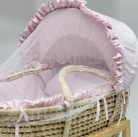 سلة موسى وردي مع حامل هزاز خشبي