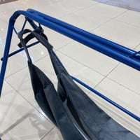 هندول أطفال وسط لون أزرق