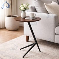 طاولة جانبية بسطح خشبي داكن وقاعدة معدنية مائلة –...