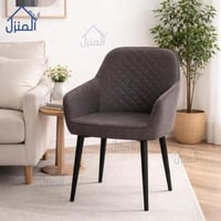 كرسي جلوس مبطن بلمسة عصرية وراحة متوازنة