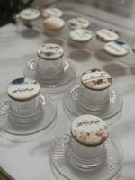 كوكيز ضيافة بطباعة عبارات وثيمات أنيقة