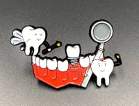 بروش طبيب الاسنان