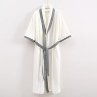 روب حمام ملكي فاخر متوفر لونين اقتنيه او اهديه لمن...