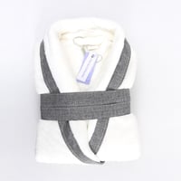 روب حمام ملكي فاخر متوفر لونين اقتنيه او اهديه لمن...