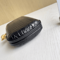 بوتيغا فينيتا كلاتش جلد تمساح بسلسلة وعقدة Bottega...