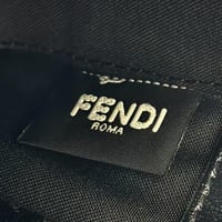 شنطة موبايل فيندي باغيت الكلاسيكية Fendi Baguette